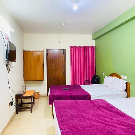 Hotel Nakshatra 우티 외부 사진