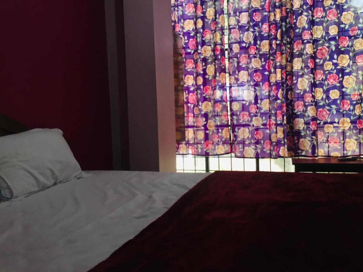 Hotel Nakshatra 우티 외부 사진