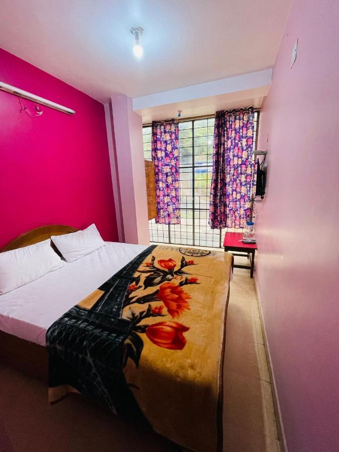 Hotel Nakshatra 우티 외부 사진