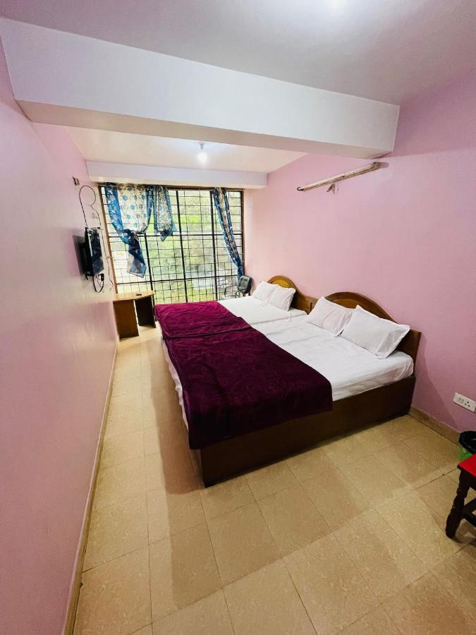 Hotel Nakshatra 우티 외부 사진