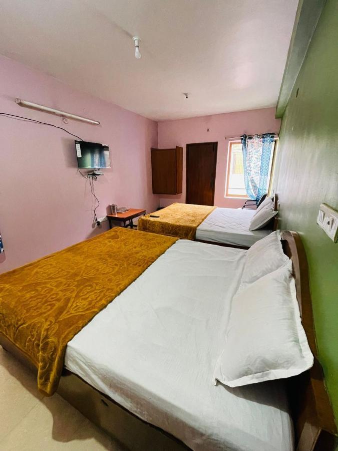 Hotel Nakshatra 우티 외부 사진