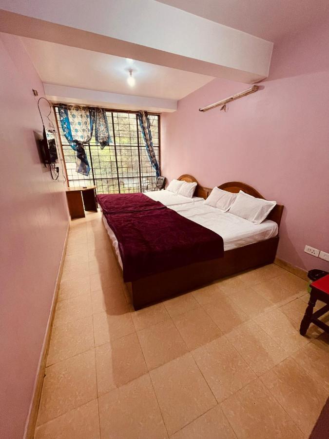 Hotel Nakshatra 우티 외부 사진