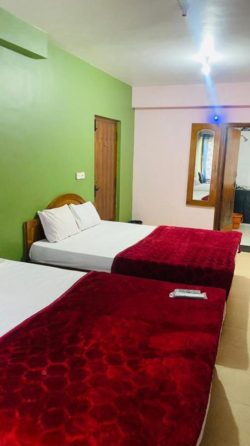 Hotel Nakshatra 우티 외부 사진
