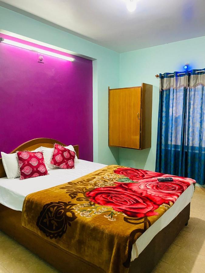 Hotel Nakshatra 우티 외부 사진