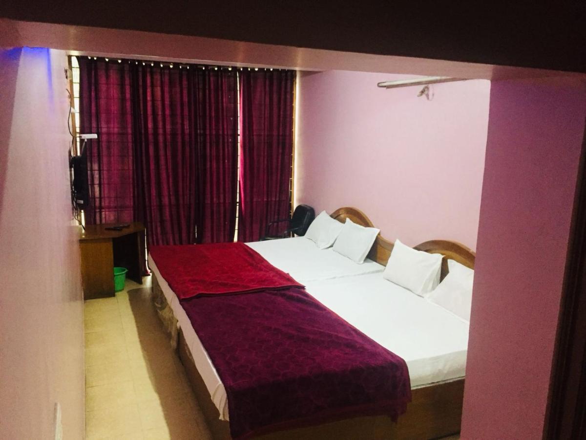 Hotel Nakshatra 우티 외부 사진