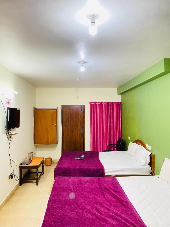 Hotel Nakshatra 우티 외부 사진