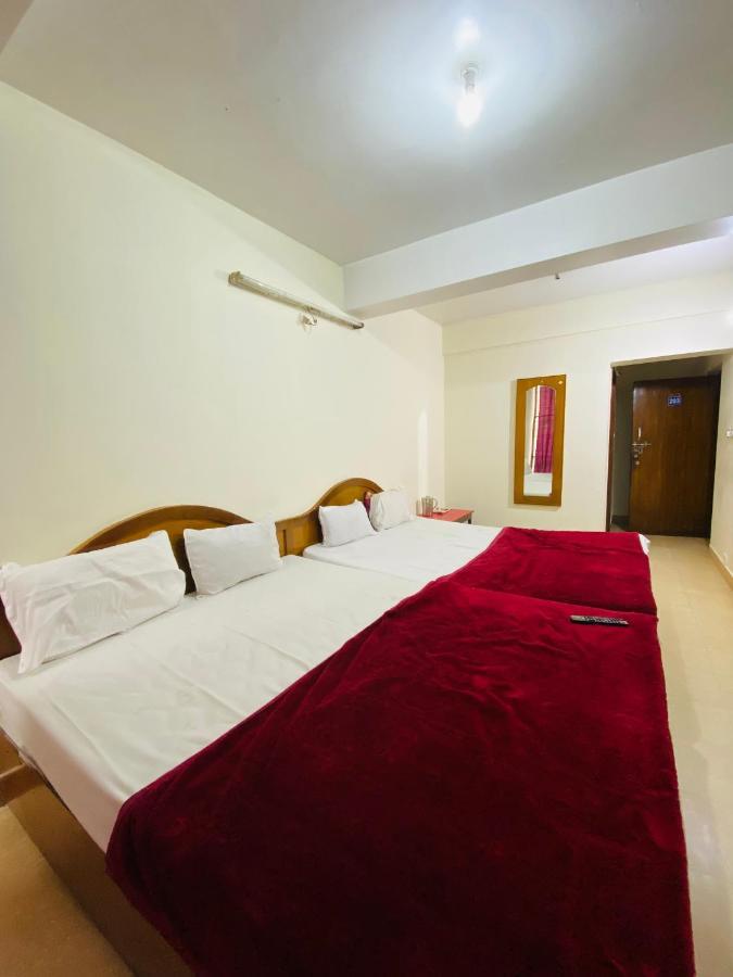 Hotel Nakshatra 우티 외부 사진